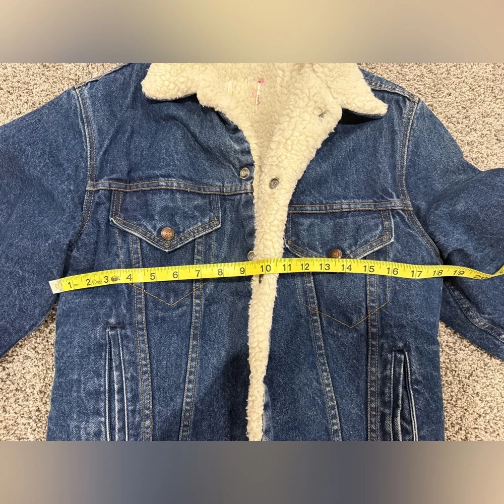 Vintage Levi's Sherpa lined jean jacket - Picture 12 of 14